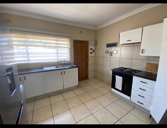 2 BEDROOM APARTMENT FOR SALE IN VANDERBIJLPARK CW 5